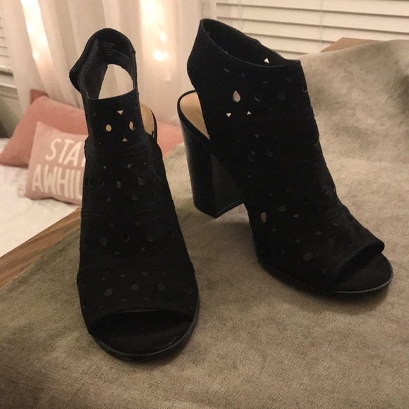 Black Peep Toe Heels - Picture 1 of 5